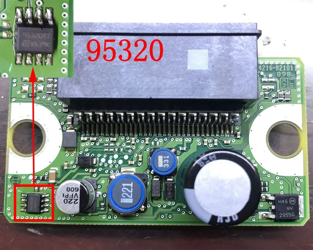 Airbag-module board with a highlighted memory annotated 95320