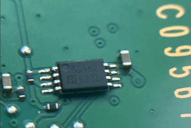 Yamaha R15 V4: Memory or MCU identification · 1