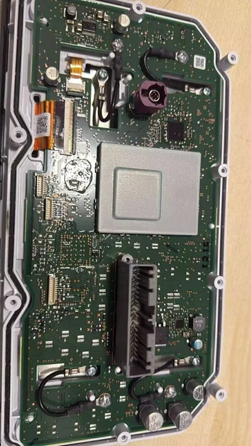 Yamaha TMAX 560: Circuit board photograph · 3