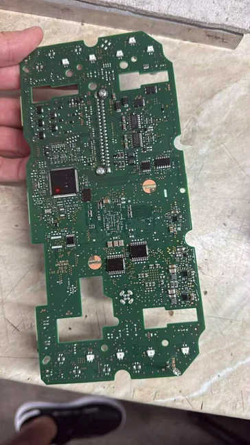 Yamaha TMAX 560: Circuit board photograph · 4